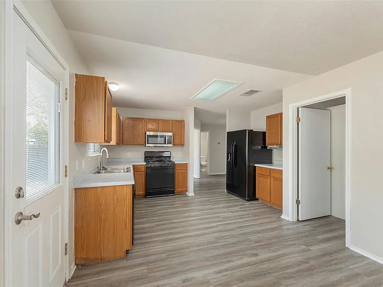 113 Matthew Dr — Photo 12