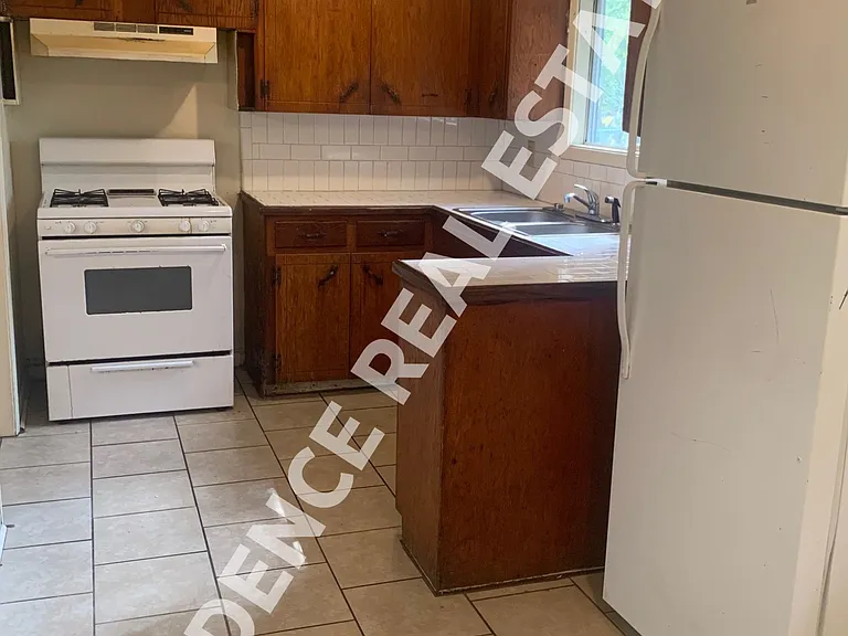 1302 Alpine Ave — Photo 4