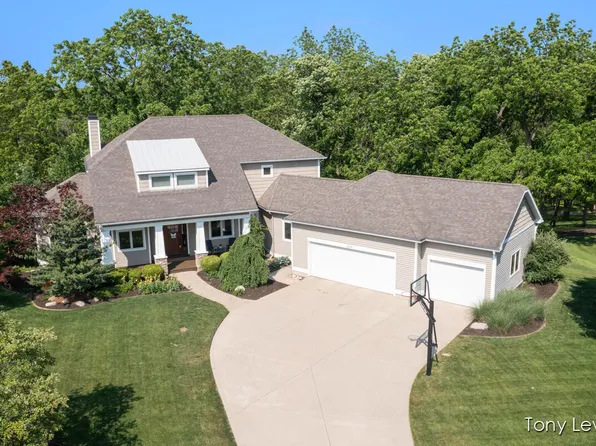 2331 Deer Trail Dr NE, Grand Rapids, MI 49505