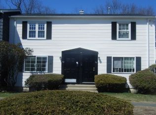 84 Roberts Dr, Bedford, MA 01730