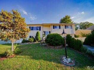 7 Stima Ave, Carteret, NJ 07008