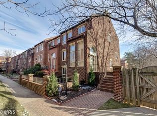 10137 Turnberry Pl, Oakton, VA 22124