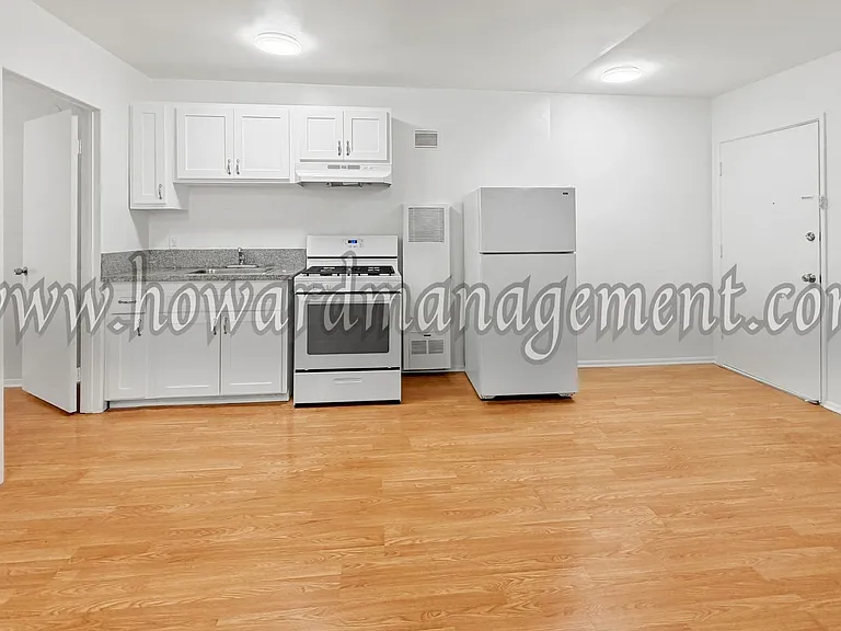 3717 Los Feliz — Photo 4