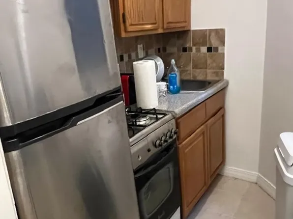 624 East 11th Street image 3 of 5