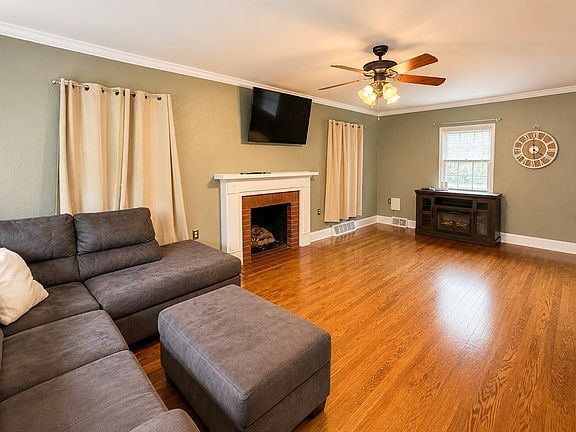 3rd image of 224 Mercer St