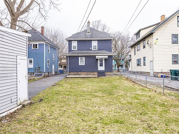4th image of 174 Gardiner Ave