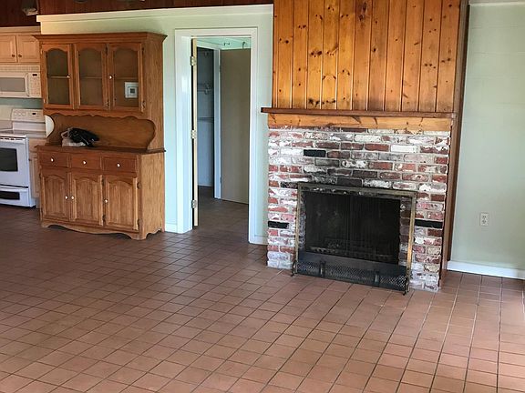 4th image of 673 Lake Agnes Dr