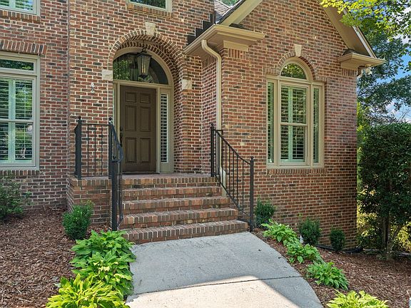 5th image of 721 Park Ridge Cir