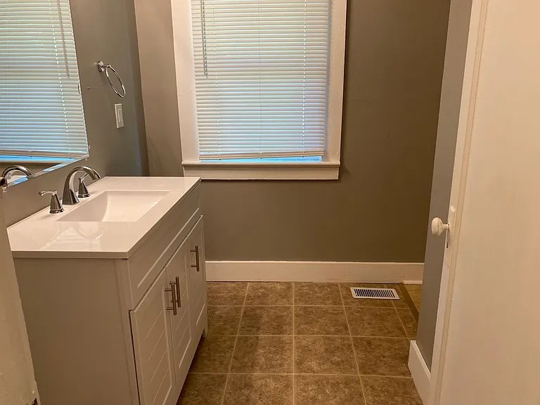 808 S Sprigg St — Photo 3