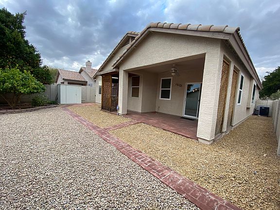2nd image of 1519 E Michelle Dr