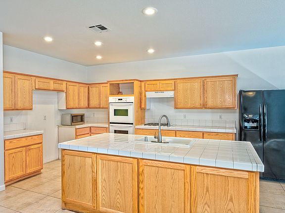 2nd image of 1539 Laguna Palms Ave