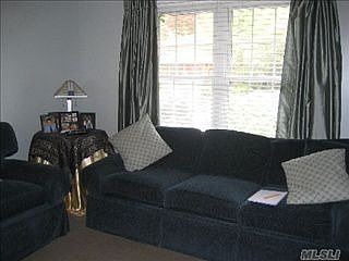 3rd image of 28 Country Lane Dr