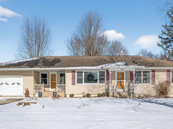 726 Jackson St, Marengo, IL 60152