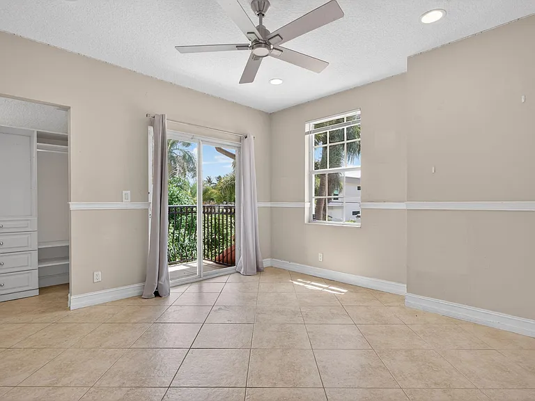 4901 NE 29th Ave — Photo 37