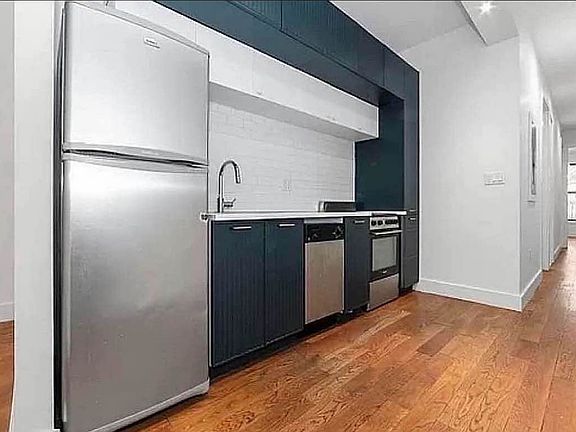 3rd image of 858 Hancock St #3M