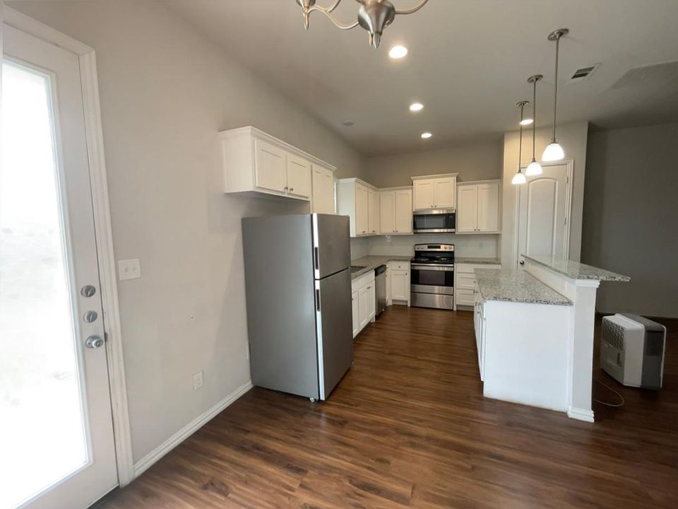 1st image of 4915 Sanger Circle Dr #4915