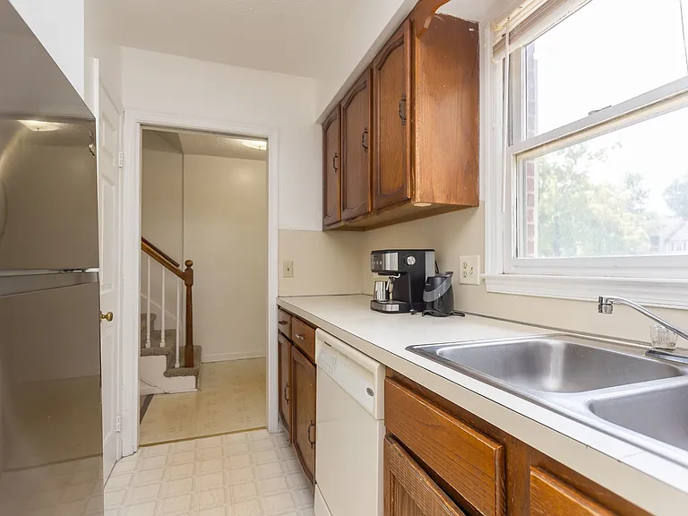 1124 Mountain View Dr — Photo 5