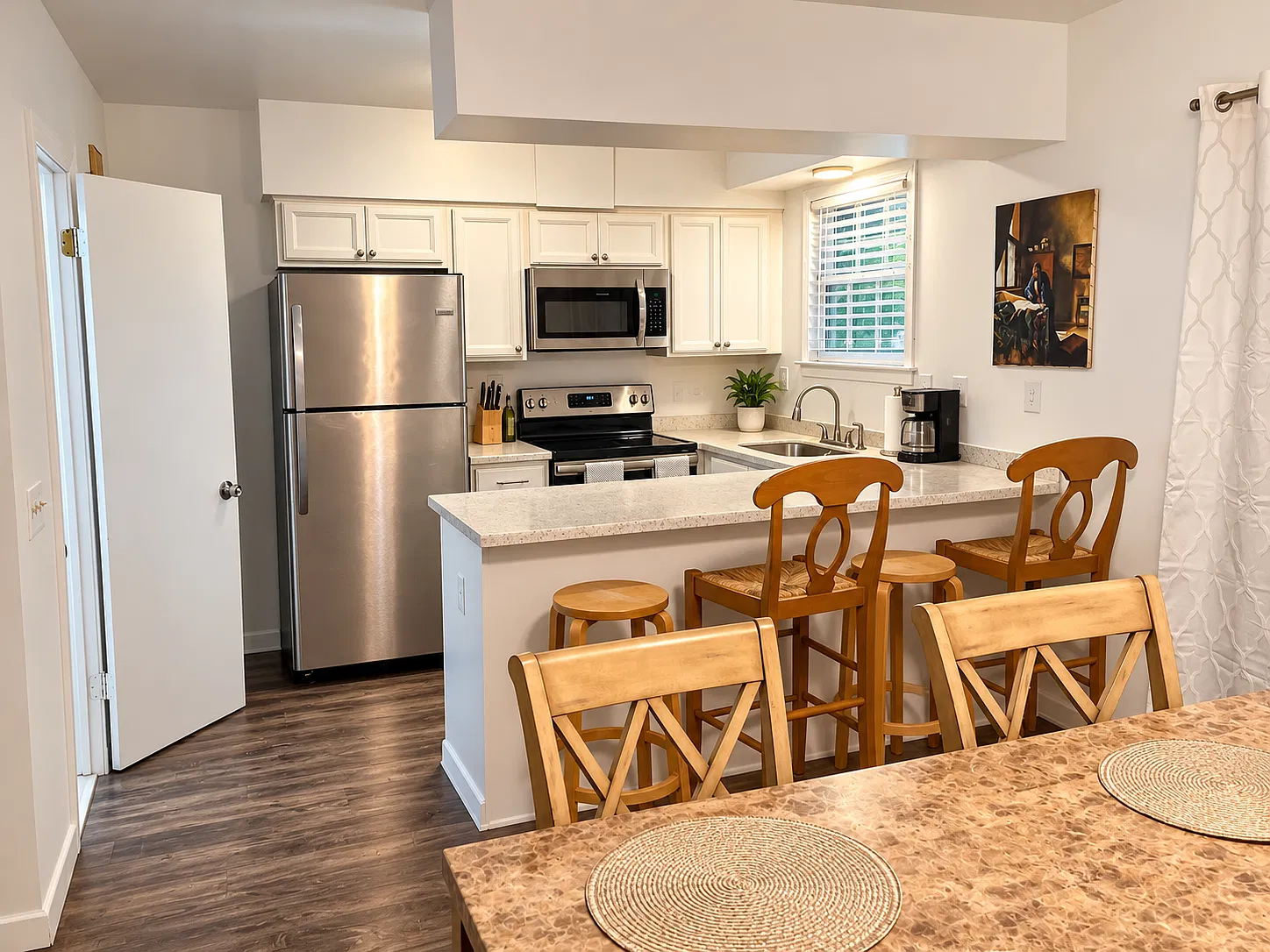 2 bed, 1.5 bath, 1253 sqft, $3,750 — Photo 2