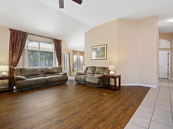 2nd image of 1120 Twin Oaks Cir