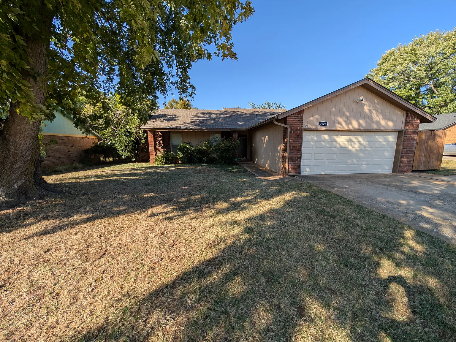 2125 Bois De Arc Cir — Photo 1