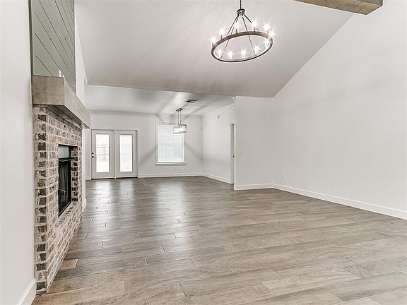 5th image of 2804 Wild Rose Ln