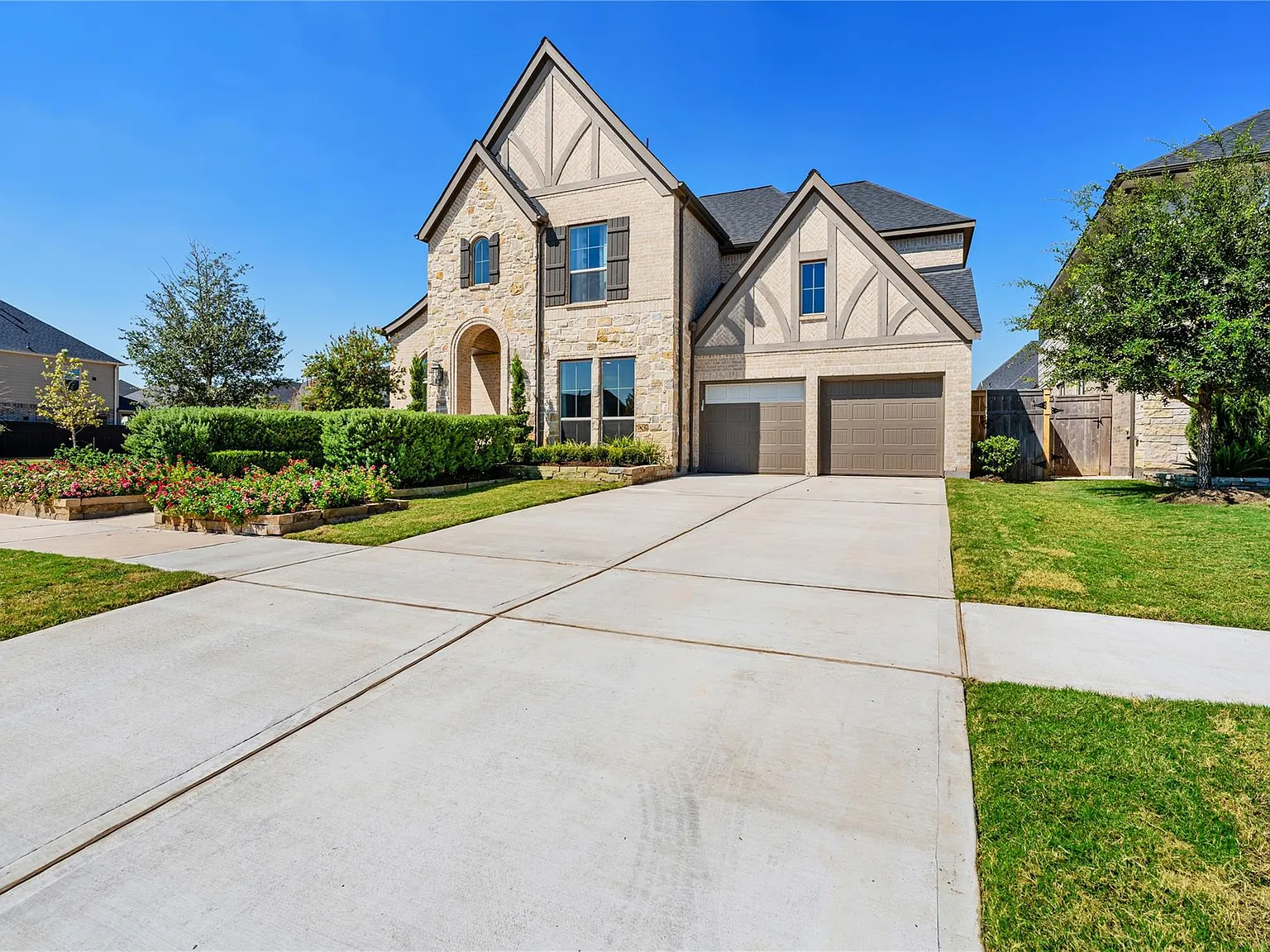 4 bed, 3.5 bath, 3580 sqft, $4,900 — Photo 2