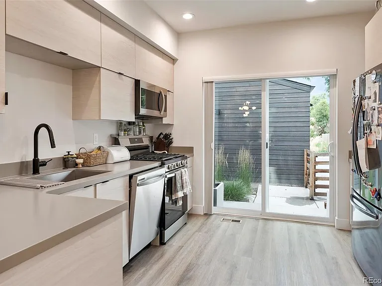 1082 King St — Photo 7