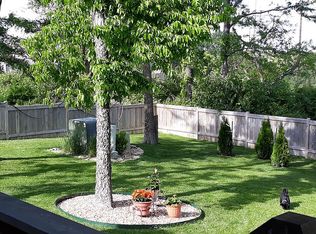 1072 N Stonecrest Rd, Olathe, KS 66061