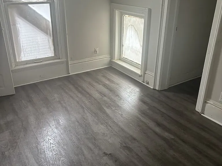 509 W Franklin St — Photo 5