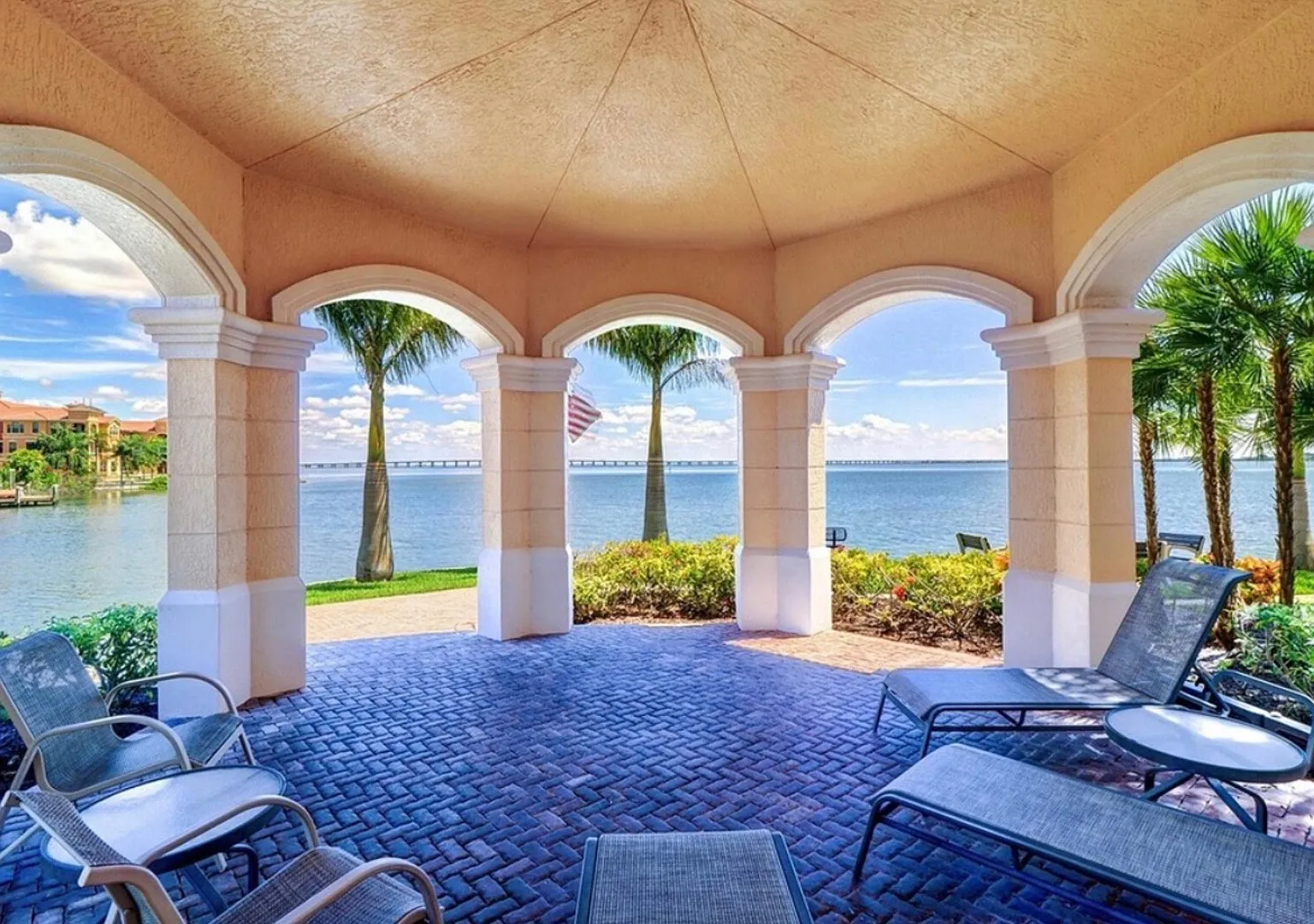 Tampa Bay Waterfront 2BR Unit - 30 Day Min Stay — Photo 1