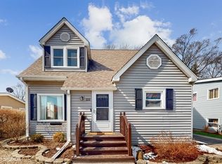 222 N Prairie Ave, Mundelein, IL