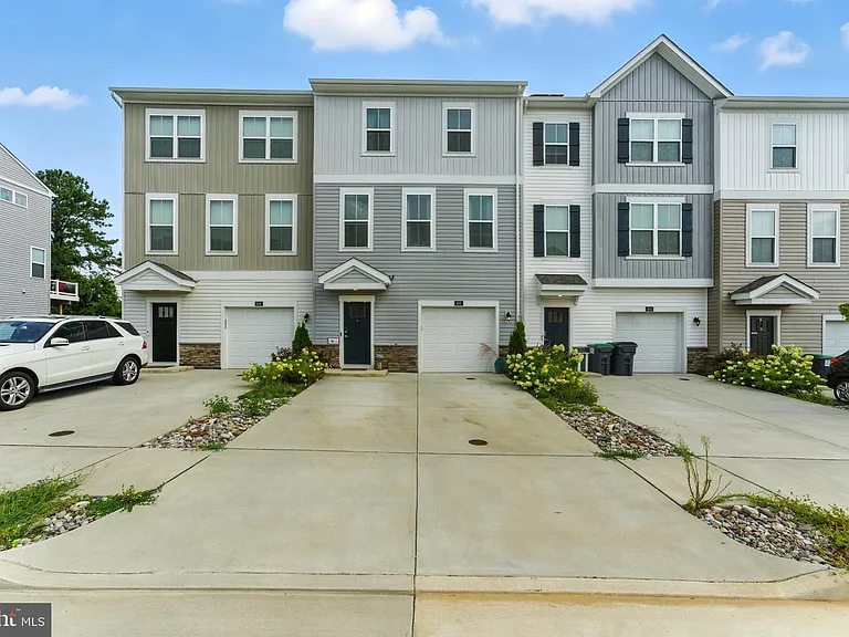 406 Honeyberry Ln — Photo 1
