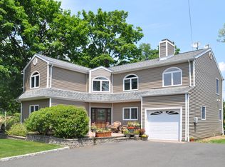 93 Beacon Hill Rd, Ardsley, NY 10502