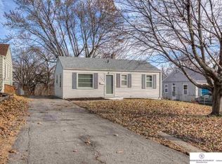 7221 N Ridge Dr, Omaha, NE 68112