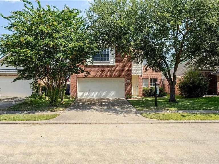 19510 Maywood Falls Cir — Photo 1