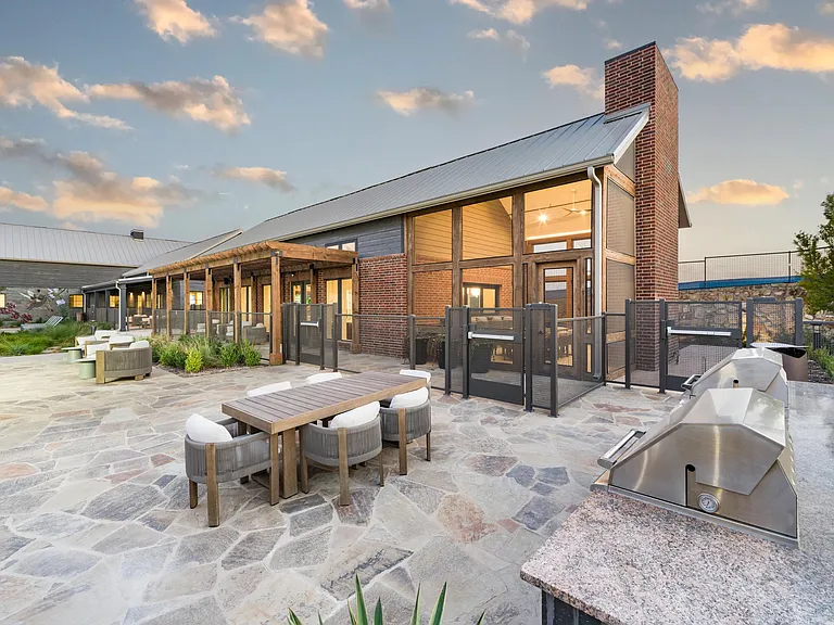 Enjoy relaxed outdoor dining and gathering spaces at Modera McKinney Ridge, perfect for unwinding against scenic Texas sunsets.