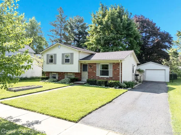 935 Madison St, Brighton, MI 48116