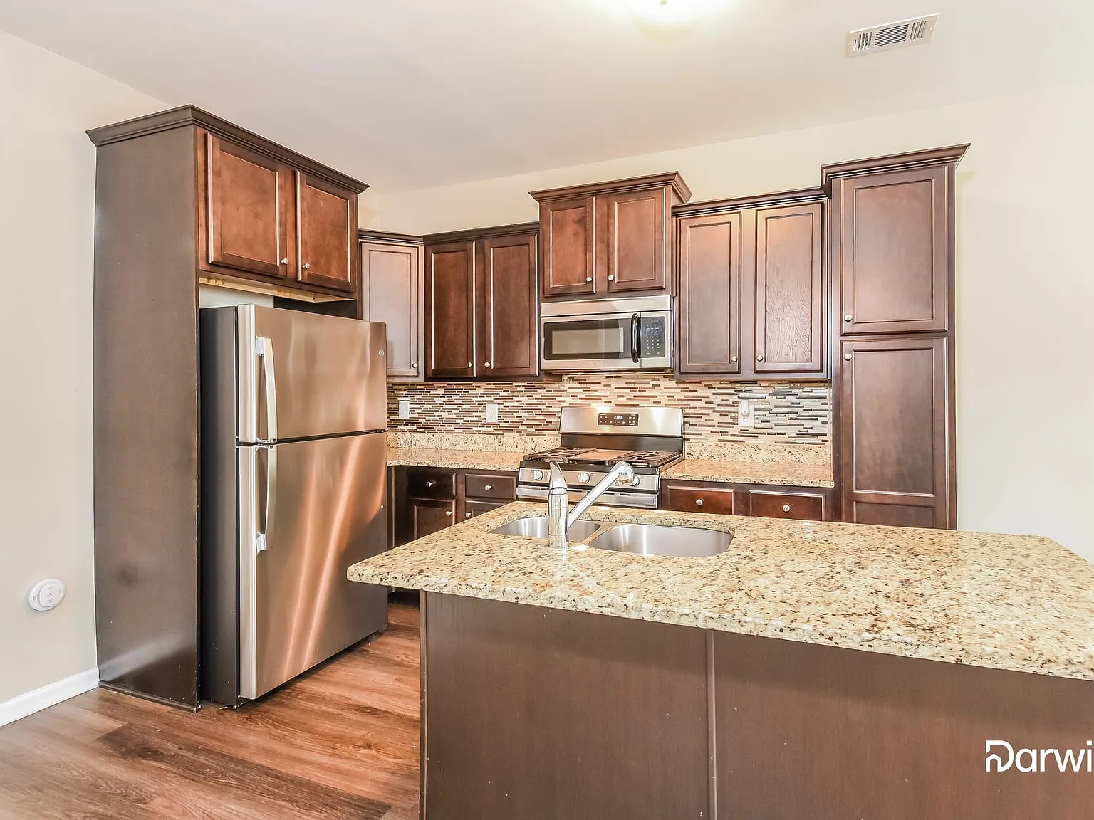 3 bed, 3.5 bath, 2186 sqft, $2,045 — Photo 2