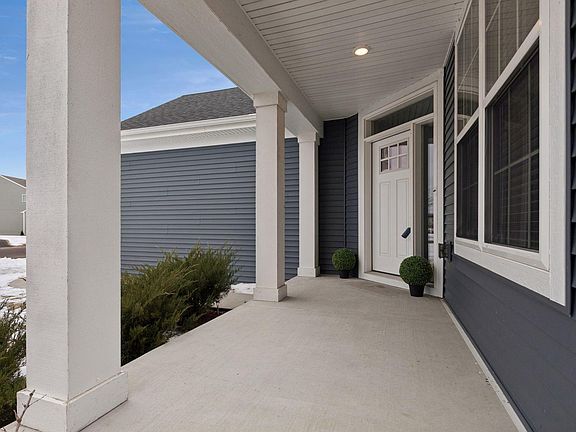 3rd image of 19351 Meadow View Ln