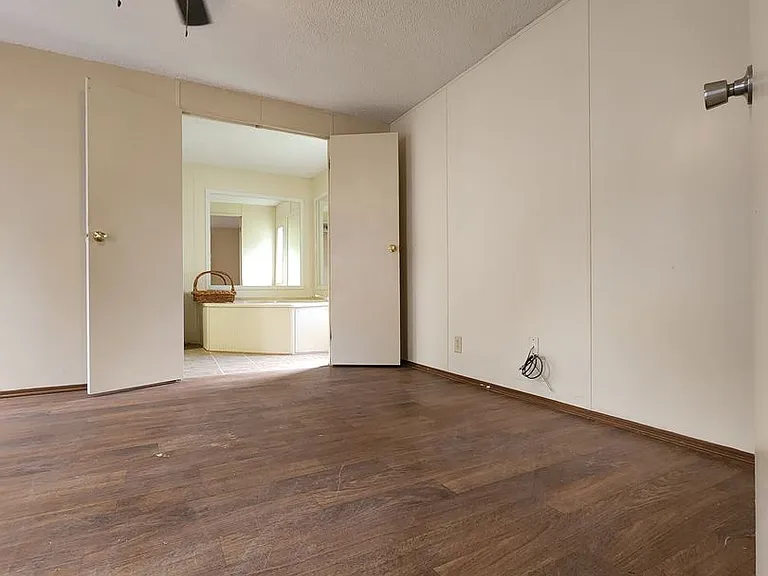1022 Linda Ln — Photo 2