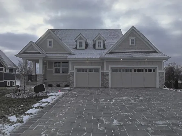 6395 Lakeside Dr, Chaska, MN 55318