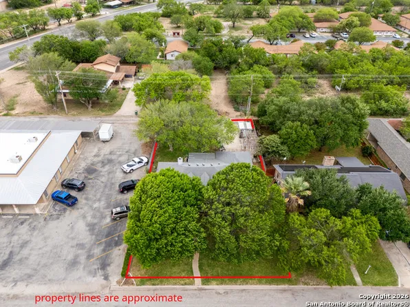 109 Weeping Willow, Uvalde, TX 78801