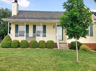 918 N Meadowhill Rd, Paris, KY 40361
