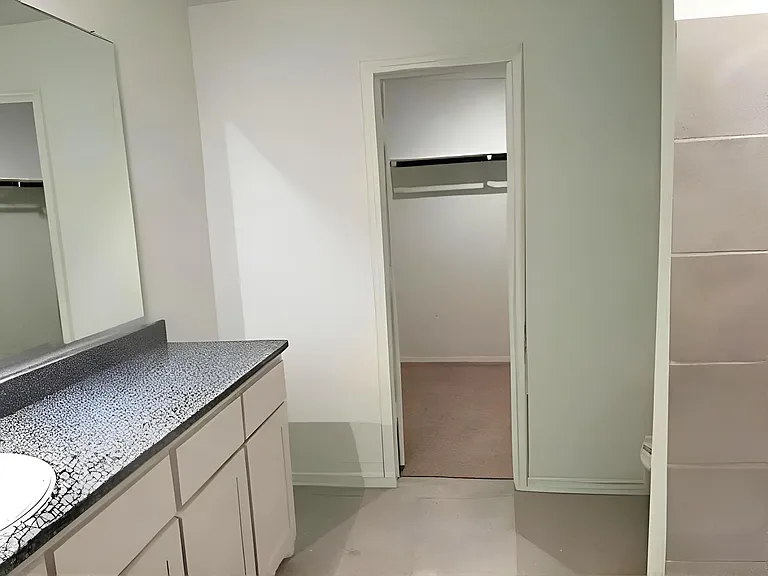 1621 Vattier St — Photo 14