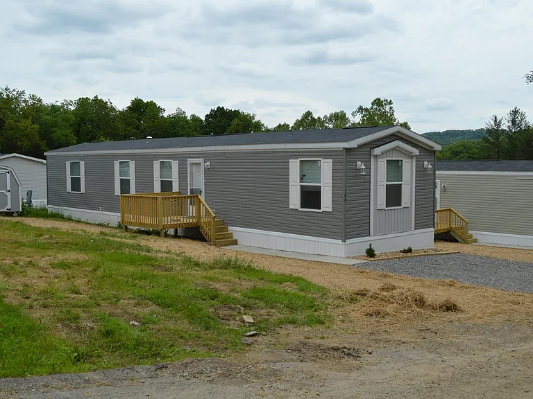 Hillcrest Crossing — Photo 16
