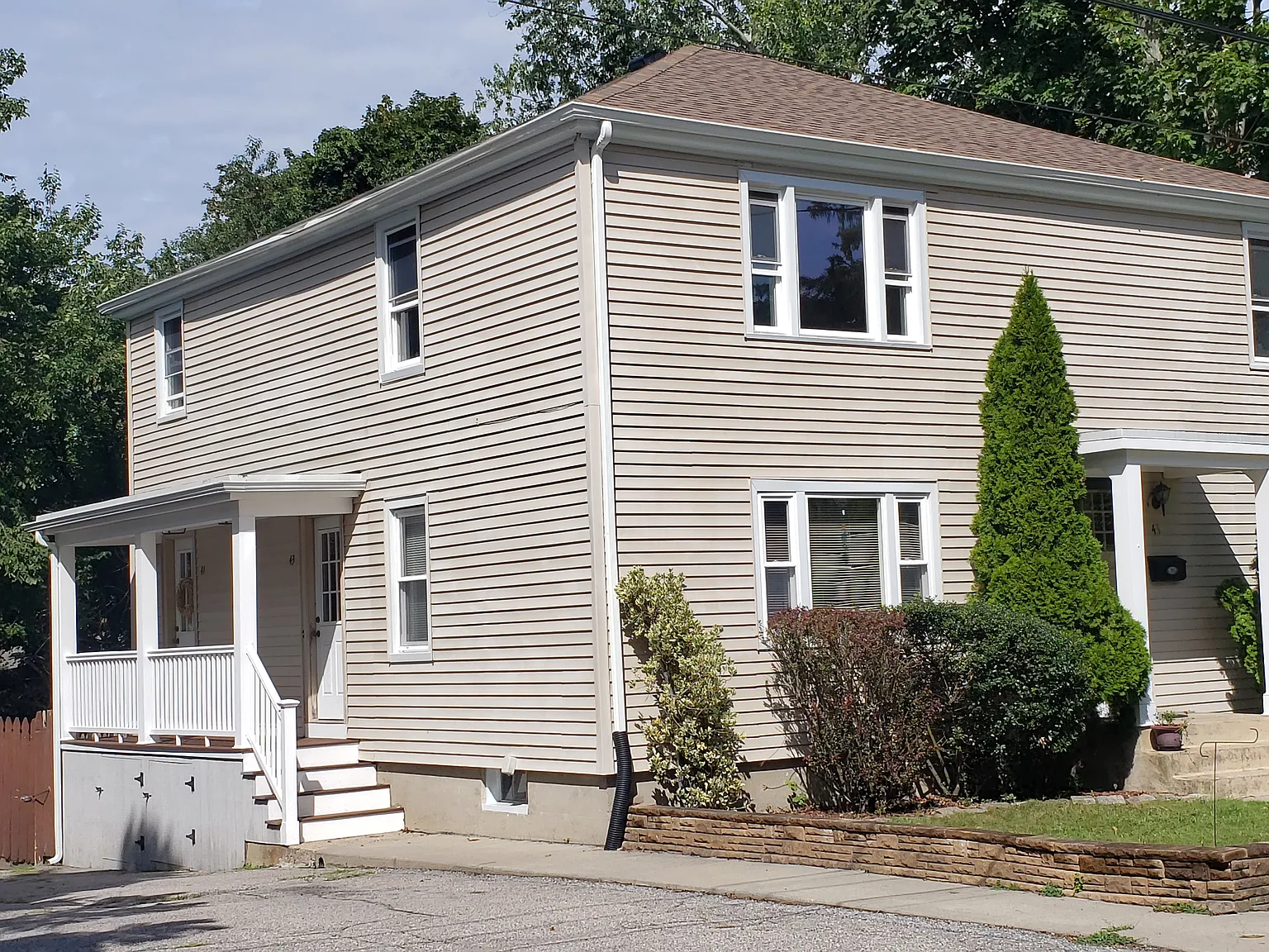 2 bed, 1050 sqft, $1,700 — Photo 2