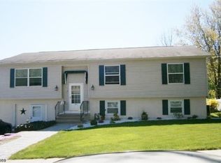 982 Hillside Rd, Phillipsburg, NJ 08865