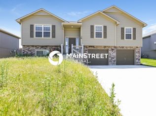 1405 NW High View Dr, Grain Valley, MO 64029