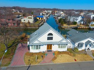 16 Bay St, Bellmore, NY 11710