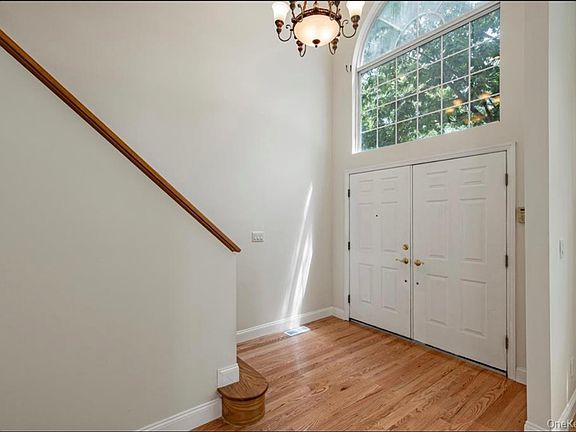 2nd image of 23 Honeysuckle Ct